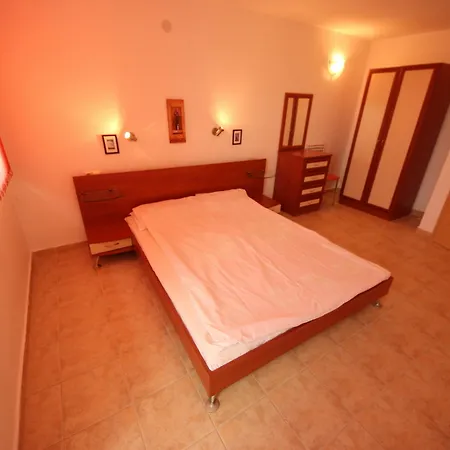 Apartment Julia Family - Menada *